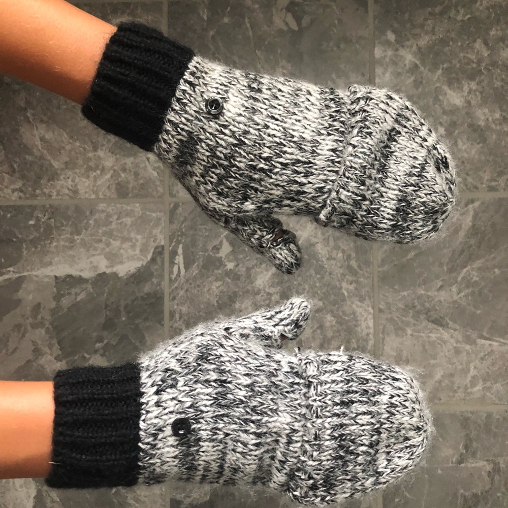 American Eagle fingerless mittens